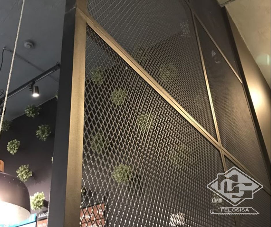 Metal desplegado utilizado en rejas y estructuras metálicas